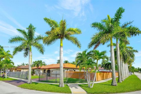 Villa ou maison à louer à Miami, Floride: 4 chambres, 216.46 m2 № 2343628 - photo 3