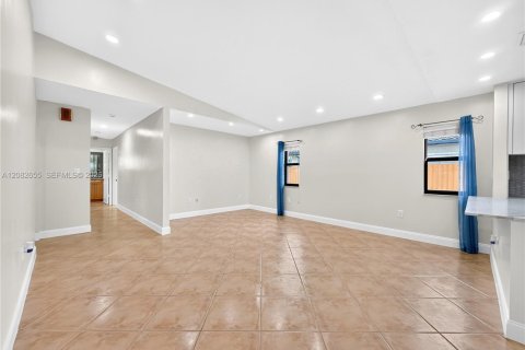 Villa ou maison à louer à Miami, Floride: 4 chambres, 216.46 m2 № 2343628 - photo 9