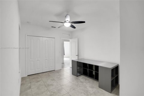 House in Port St. Lucie, Florida 4 bedrooms, 171.4 sq.m. № 1836485 - photo 11