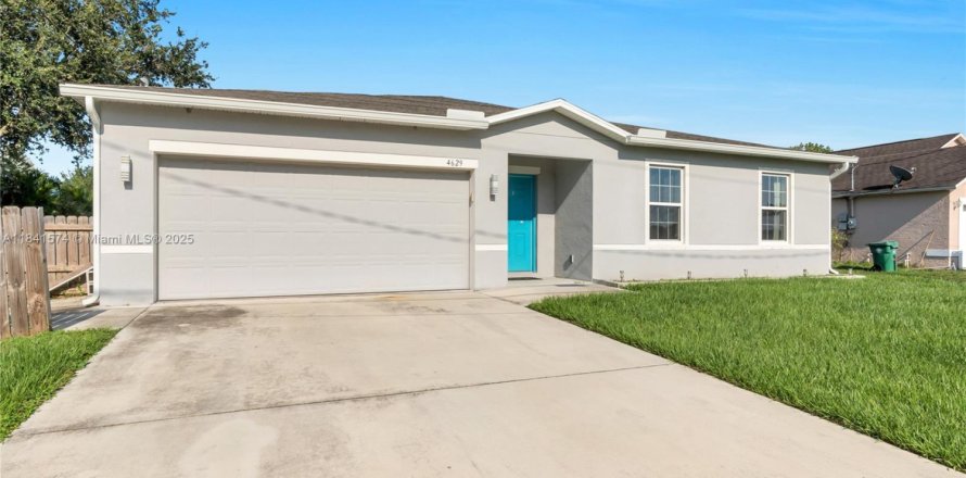 House in Port St. Lucie, Florida 4 bedrooms, 171.4 sq.m. № 1836485