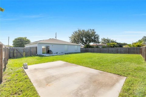 House in Port St. Lucie, Florida 4 bedrooms, 171.4 sq.m. № 1836485 - photo 21