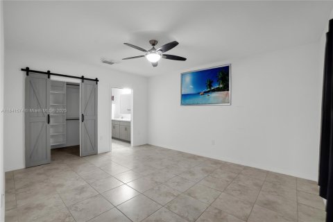 House in Port St. Lucie, Florida 4 bedrooms, 171.4 sq.m. № 1836485 - photo 15