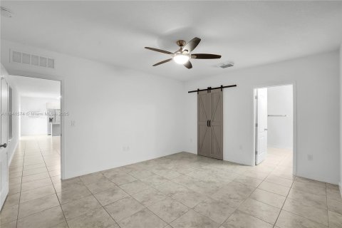 House in Port St. Lucie, Florida 4 bedrooms, 171.4 sq.m. № 1836485 - photo 19
