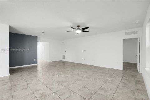 House in Port St. Lucie, Florida 4 bedrooms, 171.4 sq.m. № 1836485 - photo 14