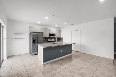 House in Port St. Lucie, Florida 4 bedrooms, 171.4 sq.m. № 1836485 - photo 4