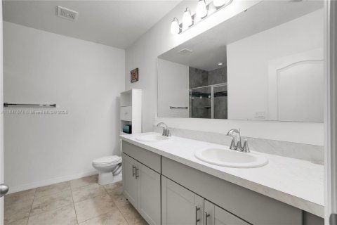 House in Port St. Lucie, Florida 4 bedrooms, 171.4 sq.m. № 1836485 - photo 17