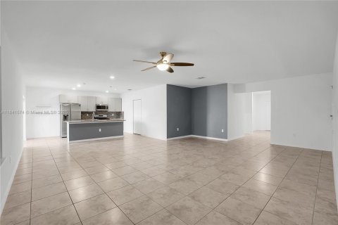 House in Port St. Lucie, Florida 4 bedrooms, 171.4 sq.m. № 1836485 - photo 5