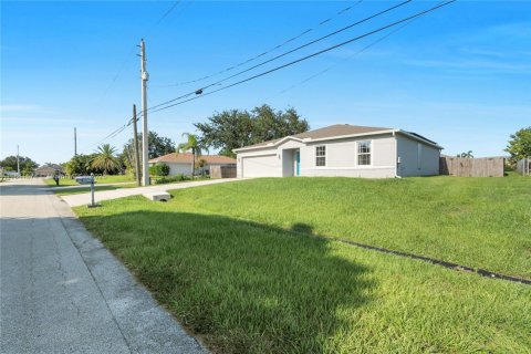 House in Port St. Lucie, Florida 4 bedrooms, 171.4 sq.m. № 1836485 - photo 2