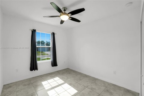 House in Port St. Lucie, Florida 4 bedrooms, 171.4 sq.m. № 1836485 - photo 13