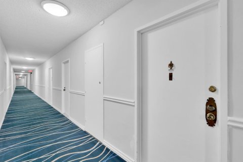 Condo in Hollywood, Florida, 1 bedroom  № 2183725 - photo 23