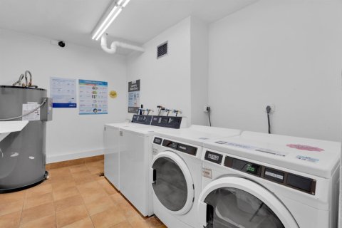 Condo in Hollywood, Florida, 1 bedroom  № 2183725 - photo 24