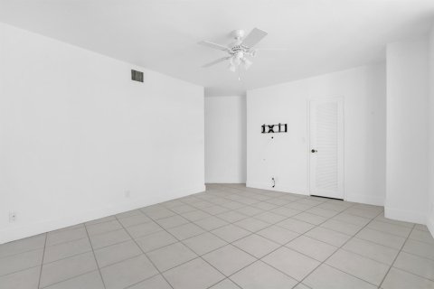 Condo in Hollywood, Florida, 1 bedroom  № 2183725 - photo 10