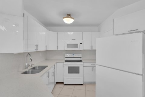 Condo in Hollywood, Florida, 1 bedroom  № 2183725 - photo 22
