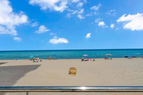 Condo in Hollywood, Florida, 1 bedroom  № 2183725 - photo 5