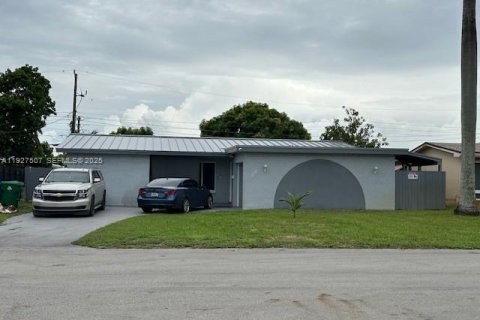 House in Miramar, Florida 4 bedrooms, 143.44 sq.m. № 1987017 - photo 1