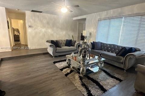 House in Miramar, Florida 4 bedrooms, 143.44 sq.m. № 1987017 - photo 23