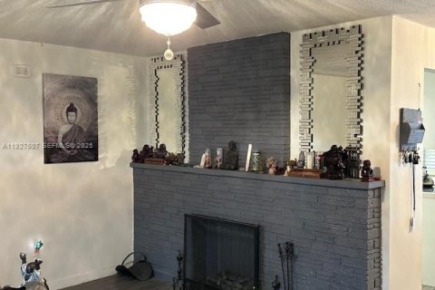 House in Miramar, Florida 4 bedrooms, 143.44 sq.m. № 1987017 - photo 18