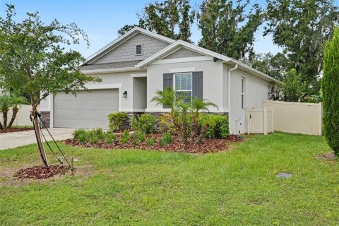House in Lakeland, Florida 4 bedrooms, 185.8 sq.m. № 2393552 - photo 2