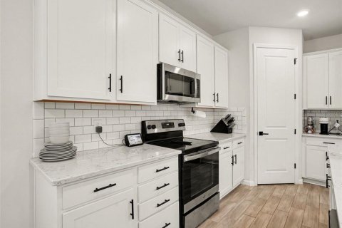 House in Lakeland, Florida 4 bedrooms, 185.8 sq.m. № 2393552 - photo 29