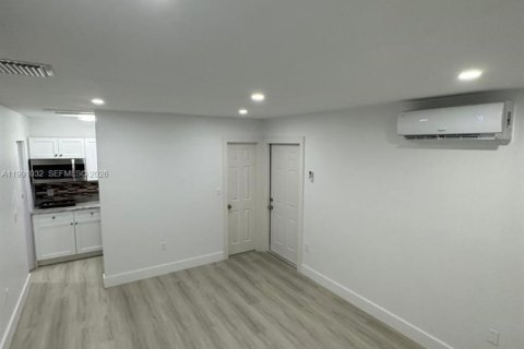 Casa en venta en Miami, Florida, 3 dormitorios, 125.42 m2 № 2062926 - foto 9