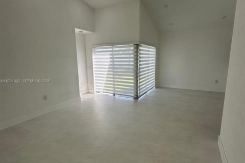 Casa en venta en Miami, Florida, 3 dormitorios, 125.42 m2 № 2062926 - foto 8