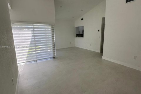 Casa en venta en Miami, Florida, 3 dormitorios, 125.42 m2 № 2062926 - foto 3