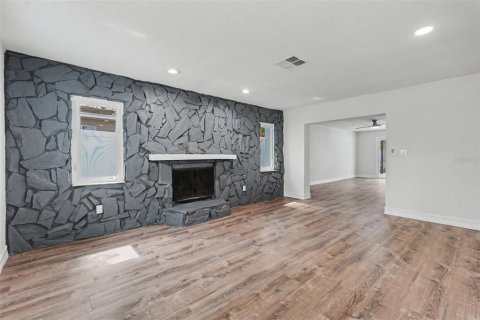House in Saint Petersburg, Florida 3 bedrooms, 146.14 sq.m. № 2224880 - photo 8