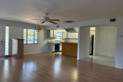 Casa en venta en Sarasota, Florida, 3 dormitorios, 95.88 m2 № 2092829 - foto 3