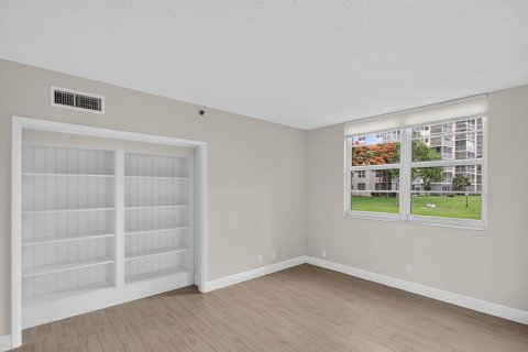 Купить кондоминиум в Помпано-Бич, Флорида 3 комнаты, 129.13м2, № 2082971 - фото 27