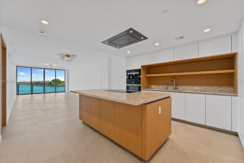 Copropriété à louer à Bay Harbor Islands, Floride: 3 chambres, 287.72 m2 № 1703438 - photo 2