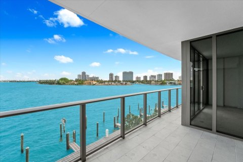 Copropriété à louer à Bay Harbor Islands, Floride: 3 chambres, 287.72 m2 № 1703438 - photo 1