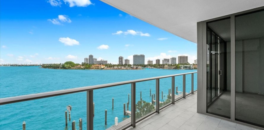 Condo à Bay Harbor Islands, Floride, 3 chambres  № 1703438