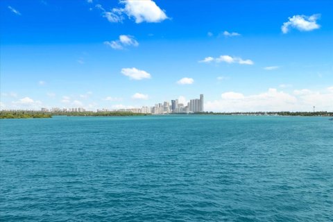 Copropriété à louer à Bay Harbor Islands, Floride: 3 chambres, 287.72 m2 № 1703438 - photo 12