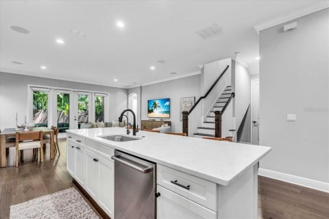 Casa en venta en Tampa, Florida, 4 dormitorios, 276.29 m2 № 1636878 - foto 12