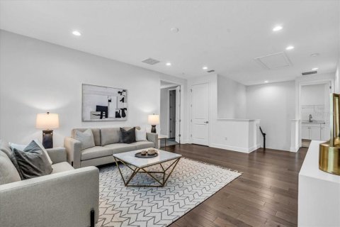 Casa en venta en Tampa, Florida, 4 dormitorios, 276.29 m2 № 1636878 - foto 22