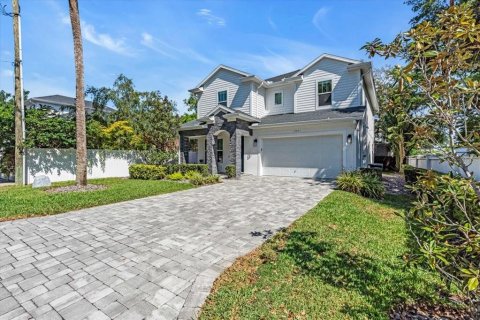 Casa en venta en Tampa, Florida, 4 dormitorios, 276.29 m2 № 1636878 - foto 1