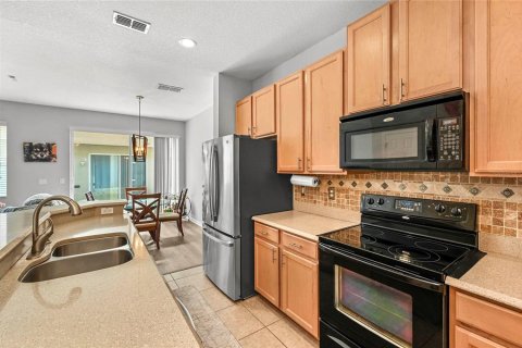Townhouse in Casselberry, Florida 2 bedrooms, 119.29 sq.m. № 2393636 - photo 10