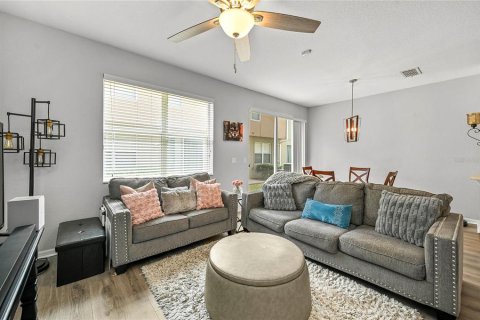 Townhouse in Casselberry, Florida 2 bedrooms, 119.29 sq.m. № 2393636 - photo 12