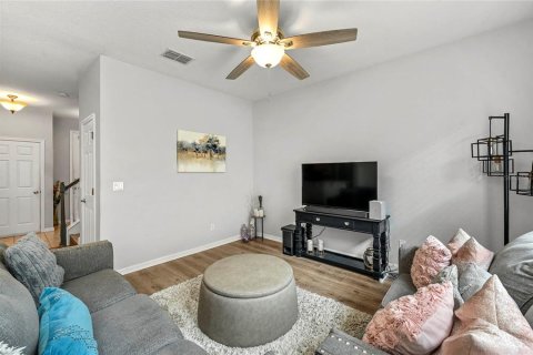 Townhouse in Casselberry, Florida 2 bedrooms, 119.29 sq.m. № 2393636 - photo 13