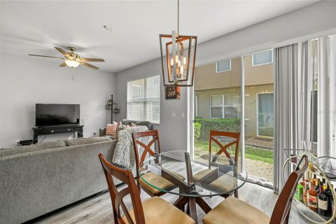 Townhouse in Casselberry, Florida 2 bedrooms, 119.29 sq.m. № 2393636 - photo 16