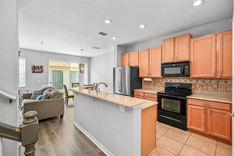 Townhouse in Casselberry, Florida 2 bedrooms, 119.29 sq.m. № 2393636 - photo 7