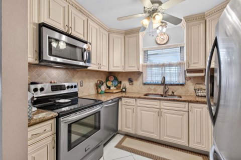 Condo in Delray Beach, Florida, 2 bedrooms  № 2400502 - photo 13