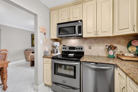 Condo in Delray Beach, Florida, 2 bedrooms  № 2400502 - photo 16