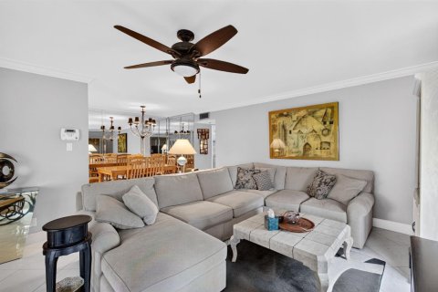 Condo in Delray Beach, Florida, 2 bedrooms  № 2400502 - photo 9