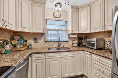 Condo in Delray Beach, Florida, 2 bedrooms  № 2400502 - photo 14