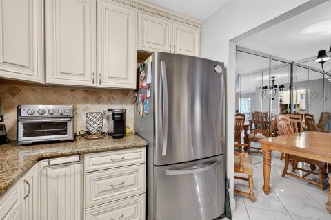 Condo in Delray Beach, Florida, 2 bedrooms  № 2400502 - photo 12