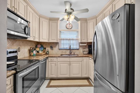 Condo in Delray Beach, Florida, 2 bedrooms  № 2400502 - photo 11