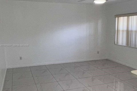 Condo in Miami, Florida, 1 bedroom  № 2042067 - photo 8