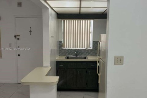 Condo in Miami, Florida, 1 bedroom  № 2042067 - photo 10