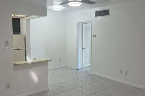 Condo in Miami, Florida, 1 bedroom  № 2042067